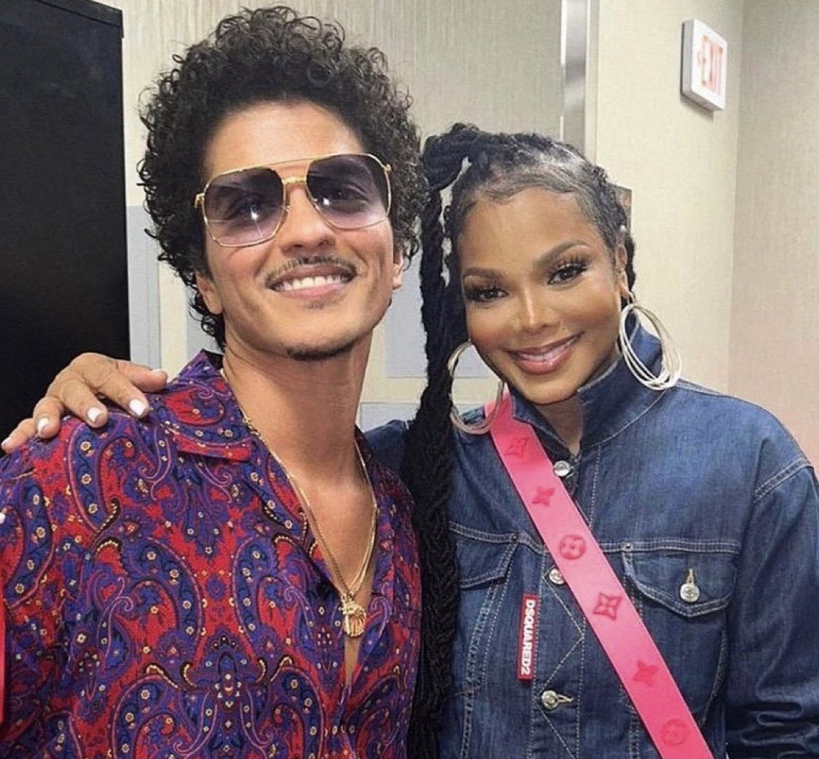 BrunoMarsAccess's tweet photo. MEU DEUS! Bruno Mars e Janet Jackson ontem. https://t.co/CZzIoWgzW6
