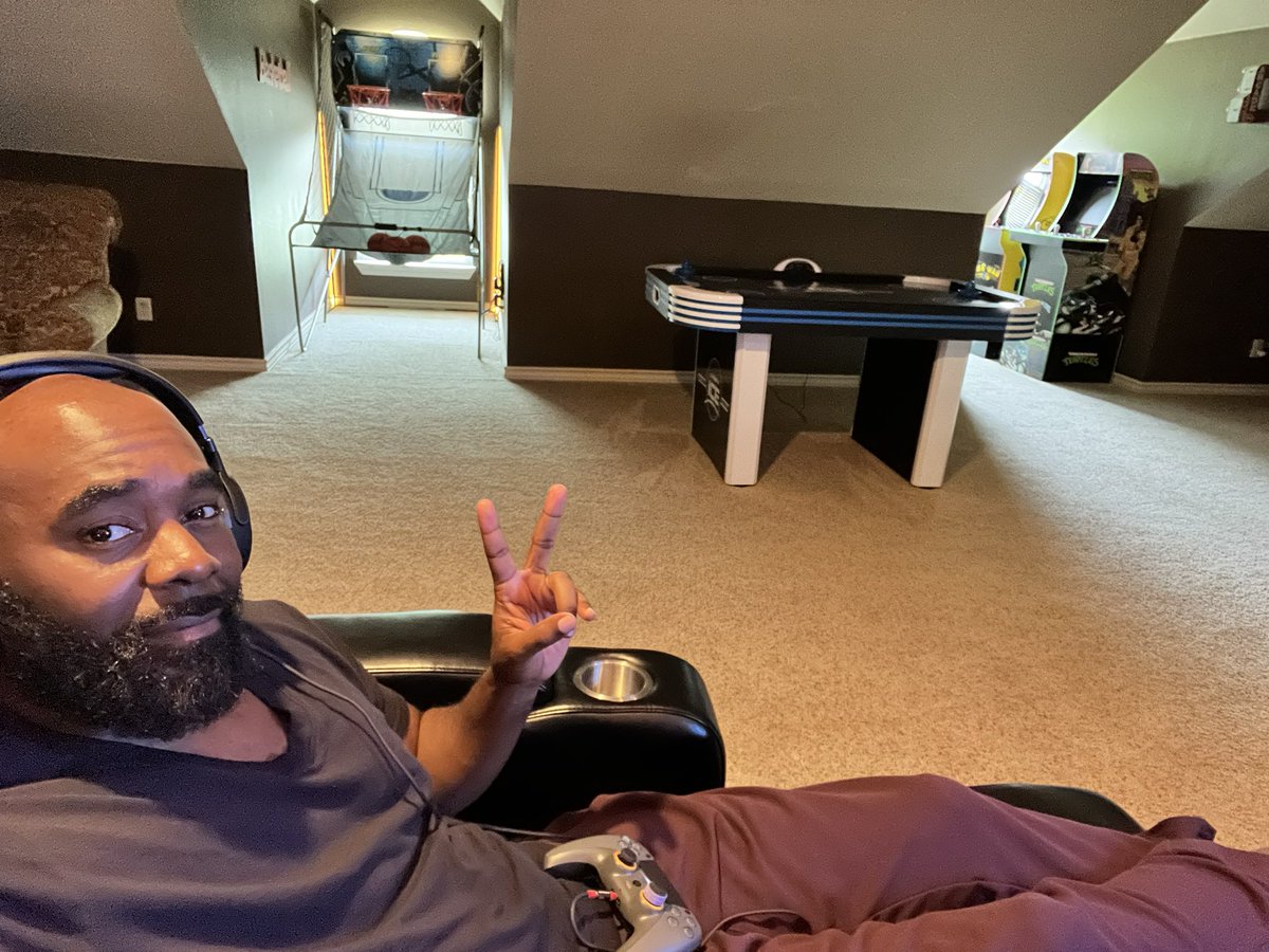 TheDeeperDepths's tweet photo. Man cave chilling today! #LifeIsEnough #TheDeeperLevel #DeeperDepths https://t.co/Lar6sW42R8