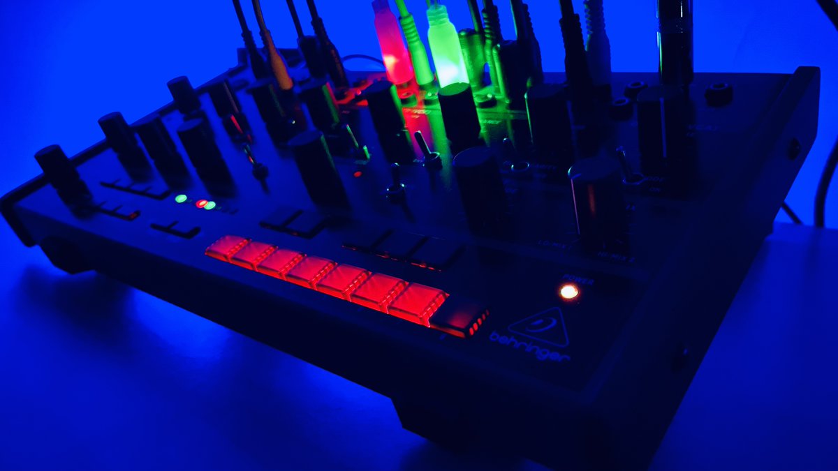 thehorsevalse's tweet photo. The @Behringer #Crave looks amazing in the dark!😃

#behringer #behringercrave #synth #semimodular #semimodularsynth #homestudio #eurorack #eurorackmodular #showusyoursetup https://t.co/hbCE23O1iv