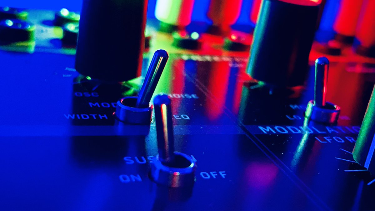 thehorsevalse's tweet photo. The @Behringer #Crave looks amazing in the dark!😃

#behringer #behringercrave #synth #semimodular #semimodularsynth #homestudio #eurorack #eurorackmodular #showusyoursetup https://t.co/hbCE23O1iv
