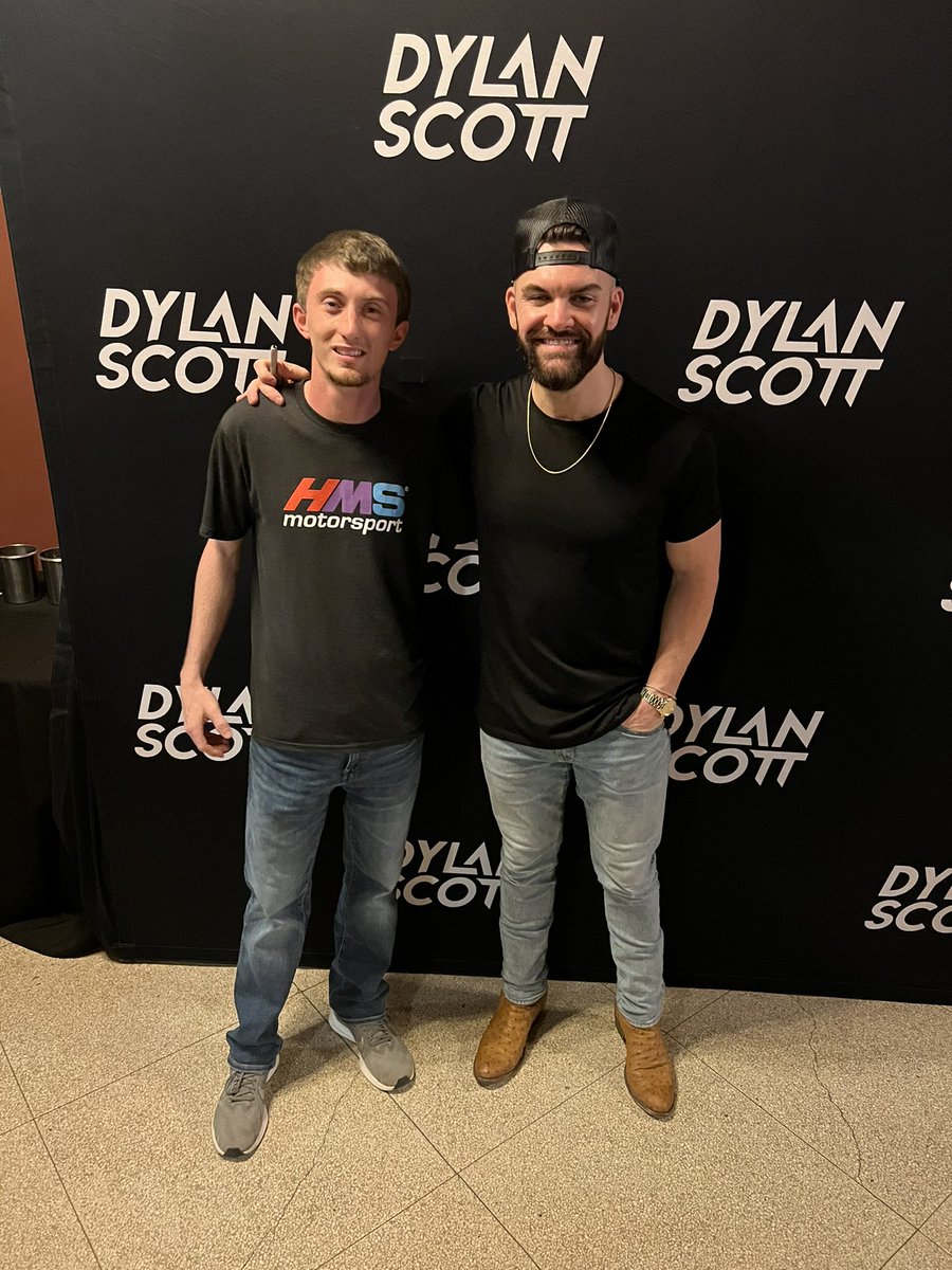 JoshSkelton_14's tweet photo. We had a beer and some fun Friday night! https://t.co/XZUmj35juk