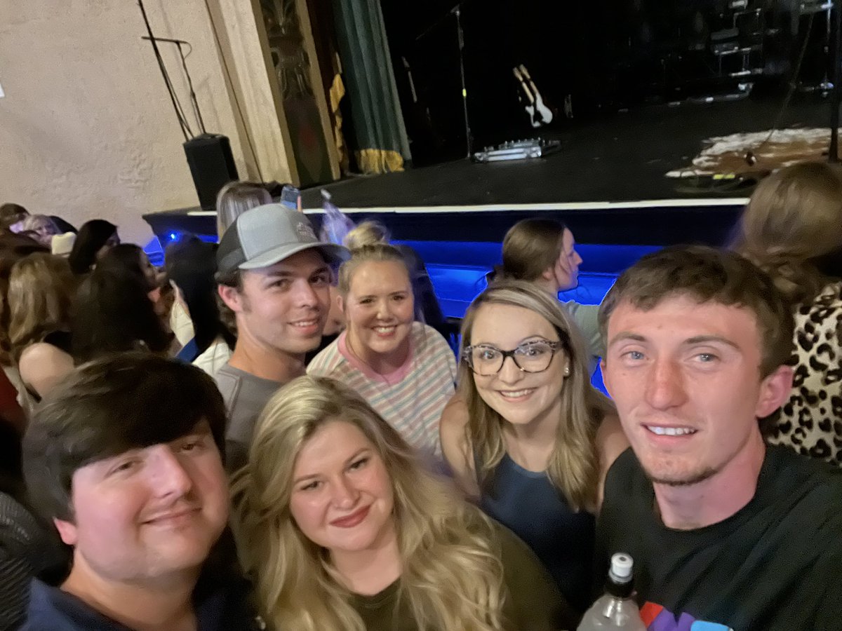 JoshSkelton_14's tweet photo. We had a beer and some fun Friday night! https://t.co/XZUmj35juk