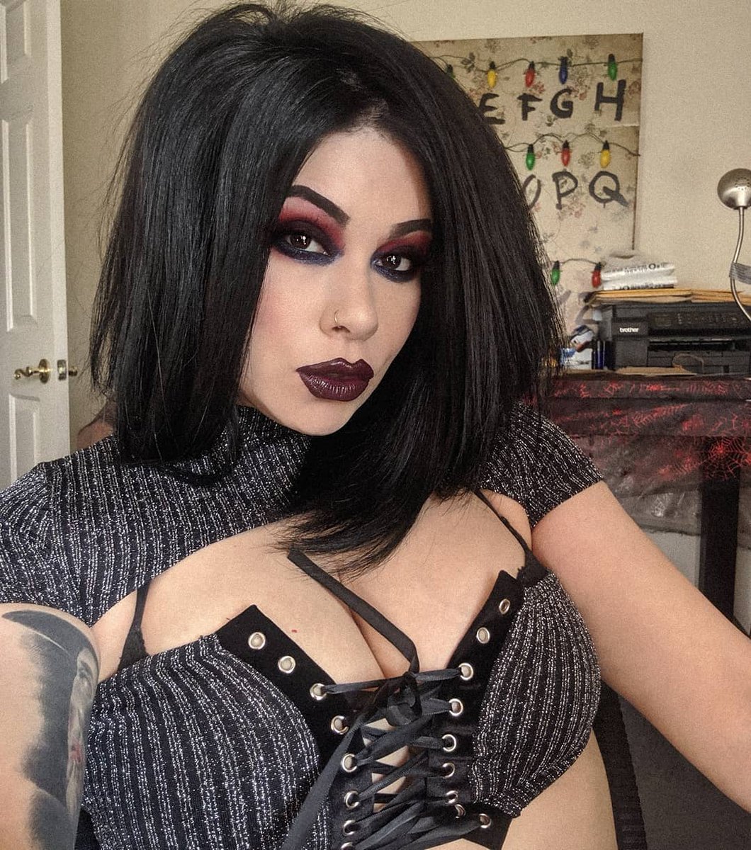 mistressjulli2's tweet photo. I guess you want to know some more things about me huh? https://t.co/vDqdeZt42O