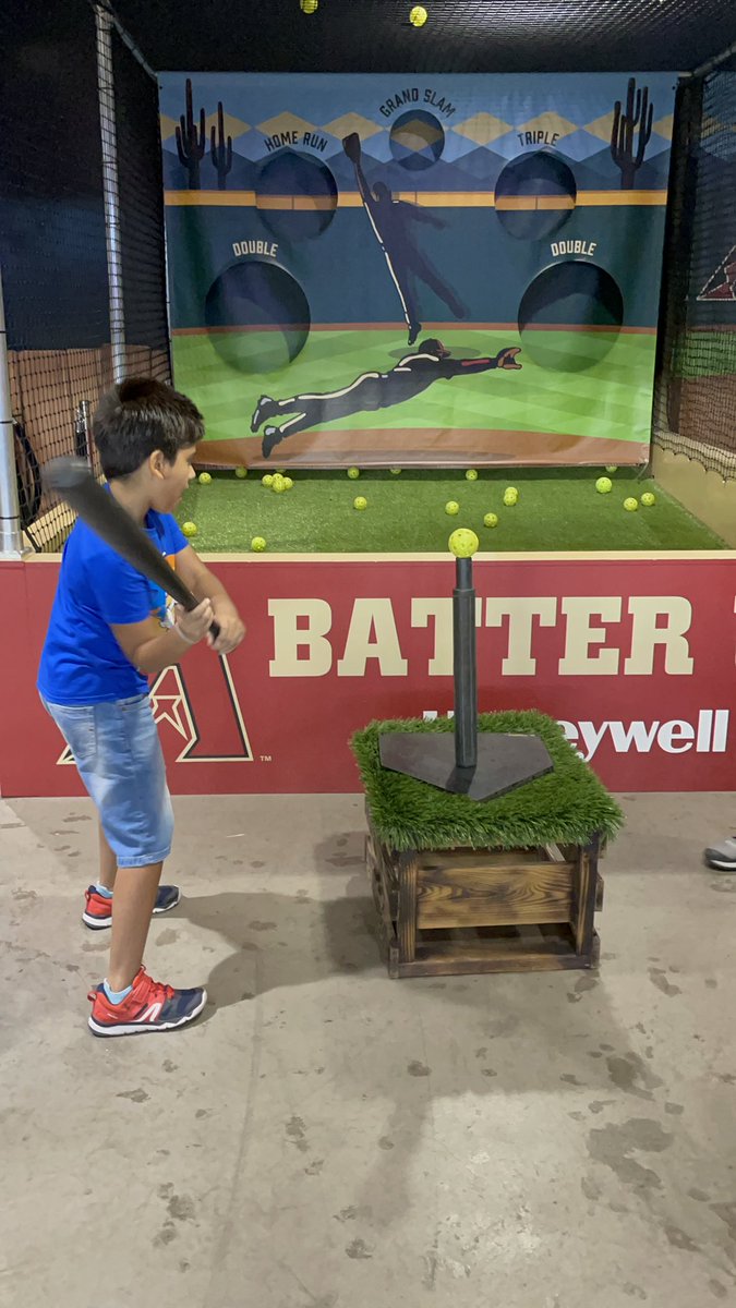MohanTomar's tweet photo. Adhrit loving his first game! Thanks #dbacks thanks #futueshaper @honeywell https://t.co/GRQctZHSzO