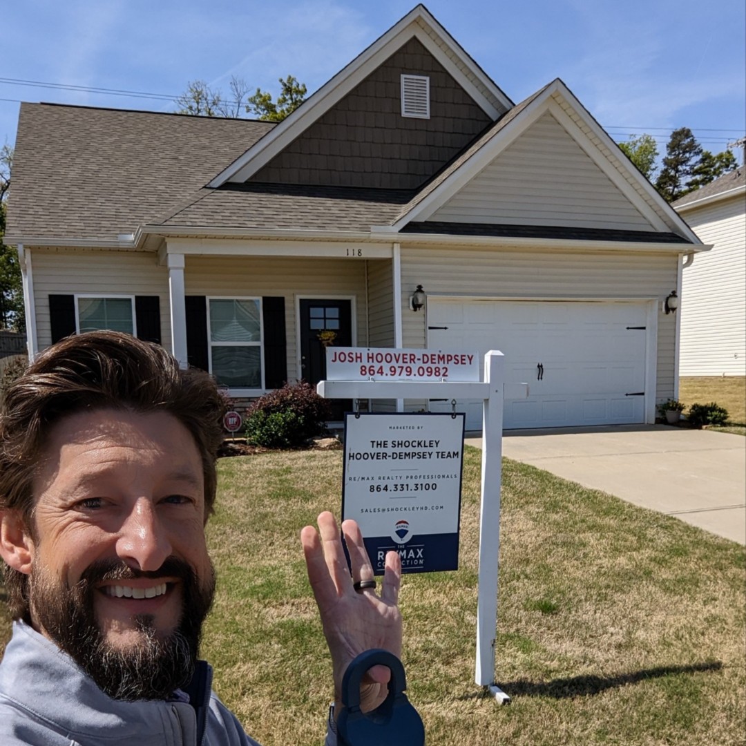 JOSHHD_REMAX's tweet photo. Big and small, I sell ‘em all! Give me a call! 
Josh (864) 331-8586 https://t.co/QnAFMzEK7P