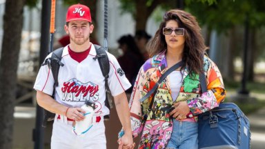 Nick Jonas and Priyanka Chopra Hold Hands At Softball Game: Photos – Hollywood Life - The Madras Tribune
#MadrasTribune #News #BreakingNews
https://t.co/3WcX75Lb5o https://t.co/YyyYO9VAHx