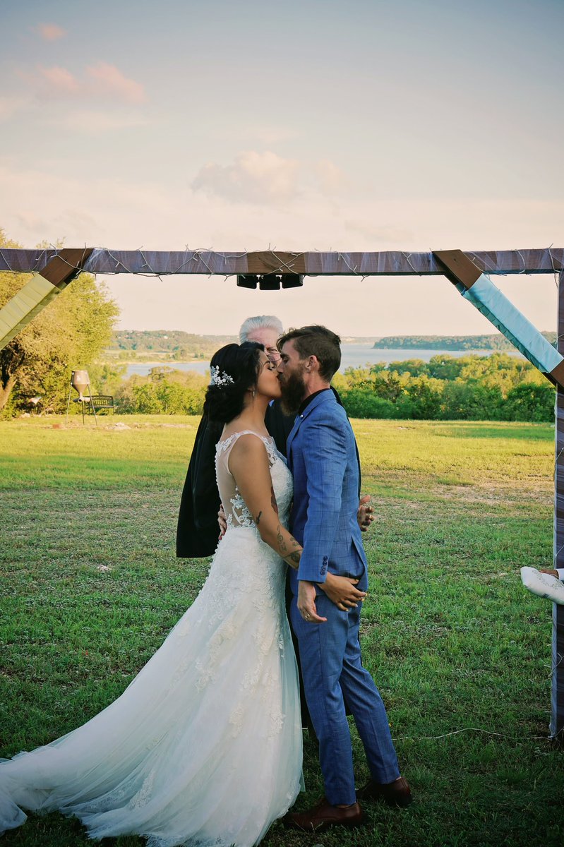 EricaGaspard's tweet photo. Mr. and Mrs. Gaspard
#WeddingAnniversary https://t.co/xoA5MVrJuW