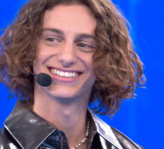 hyveR02's tweet photo. La tenerezza che mi sta facendo Albe
Vorrei abbracciarlo 

 #Amici21 #caroligi #amici22 https://t.co/8Q2K7FEjVy