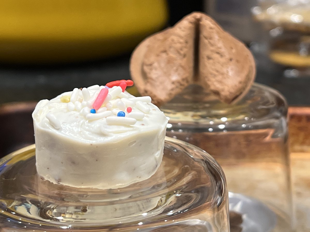 Made a teeny tiny double-decker chocolate cake with <a href="/smartlabtoys/">SmartLab Toys</a> tiny baking set. #fortuneCookieForScale
