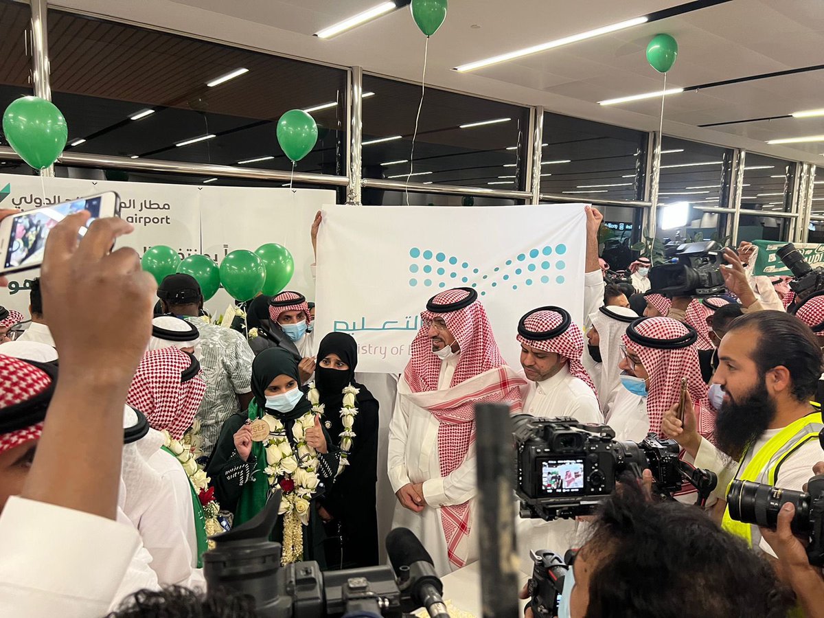 moe_gov_sa's tweet photo. نفخر بالاستقبال والاحتفاء بطلاب وطالبات تعليم المملكة الفائزين بـ 22 جائزة عالمية في المعرض الدولي للعلوم والهندسة #آيسف_2022 🇸🇦 https://t.co/lklpBaJVNO
