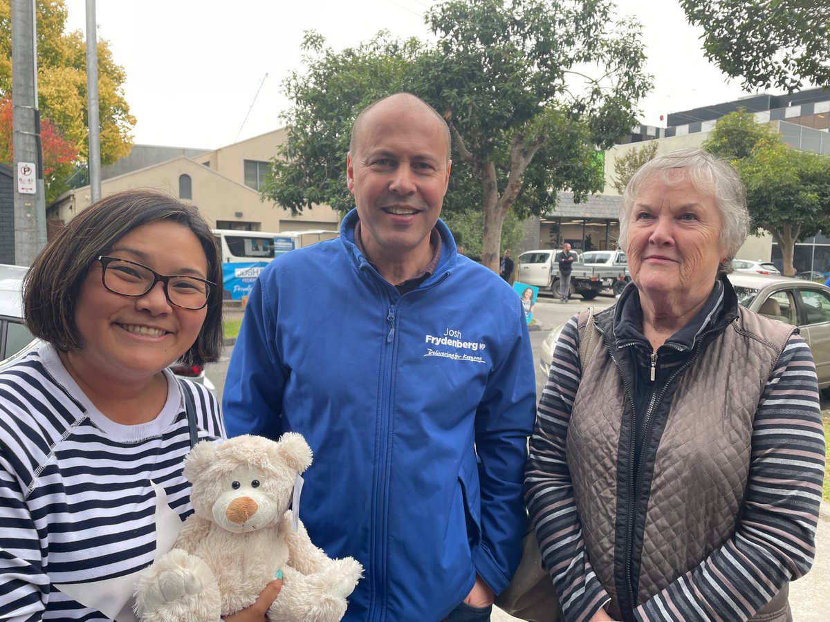 CleftpalsV's tweet photo. We thank @JoshFrydenberg  for listening to us re the policy change needed to support cleft-affected families.

Mr Frydenberg, we found the lady you were talking about, whom you knew growing up w a cleft. Serendipity is the word. Her father was the founder of CleftPALS Victoria. https://t.co/btAswY74QP