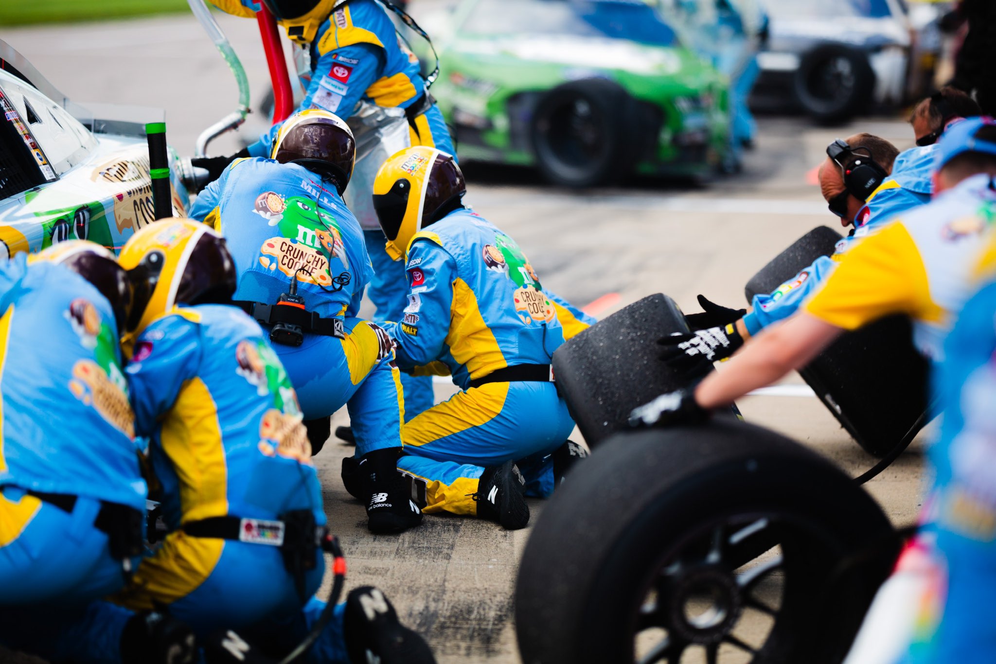 Joe Gibbs Racing on Twitter: "How ‘bout that. @KyleBusch and his pit ...