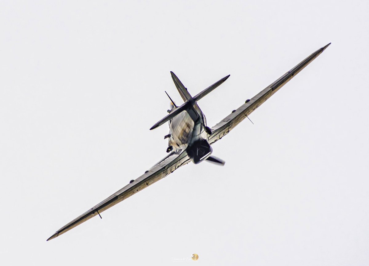VeronicaJoPo's tweet photo. Something a bit different from me… A Hurricane flying over Stretham this afternoon in Cambridgeshire. #Hurricane #flypast #flyby #SpottedinEly #SundayFunday
#Planespotting #RAFplanes https://t.co/uxK9ribVdx