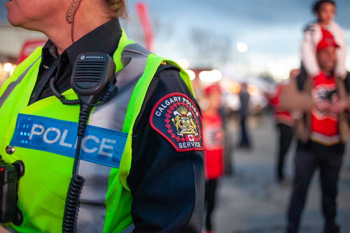CalgaryPolice's tweet photo. Tonight's the night, the @NHLFlames are going to win Round 1! Reminder, parking bans are in effect along 17 Ave. Plan a safe route home after the game. Follow @CstCJMartin for real-time updates during tonight’s events. Major developments will also be shared here. Go Flames! https://t.co/ETwtgzHjnh