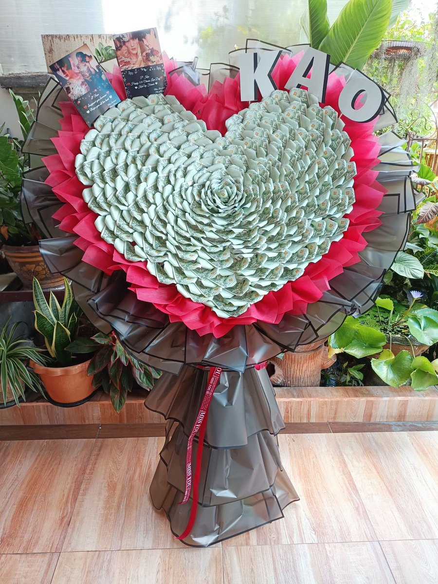 PunnadaF's tweet photo. Happy 520 Chinese Love Day Gifts

Special thanks to KAO lovely fan club for choosing us to make beautiful bouquet for him ka 🖤❤️

#number_9th #งุ้งงิ้งๆของนพเก้า https://t.co/pD00FejWN6
