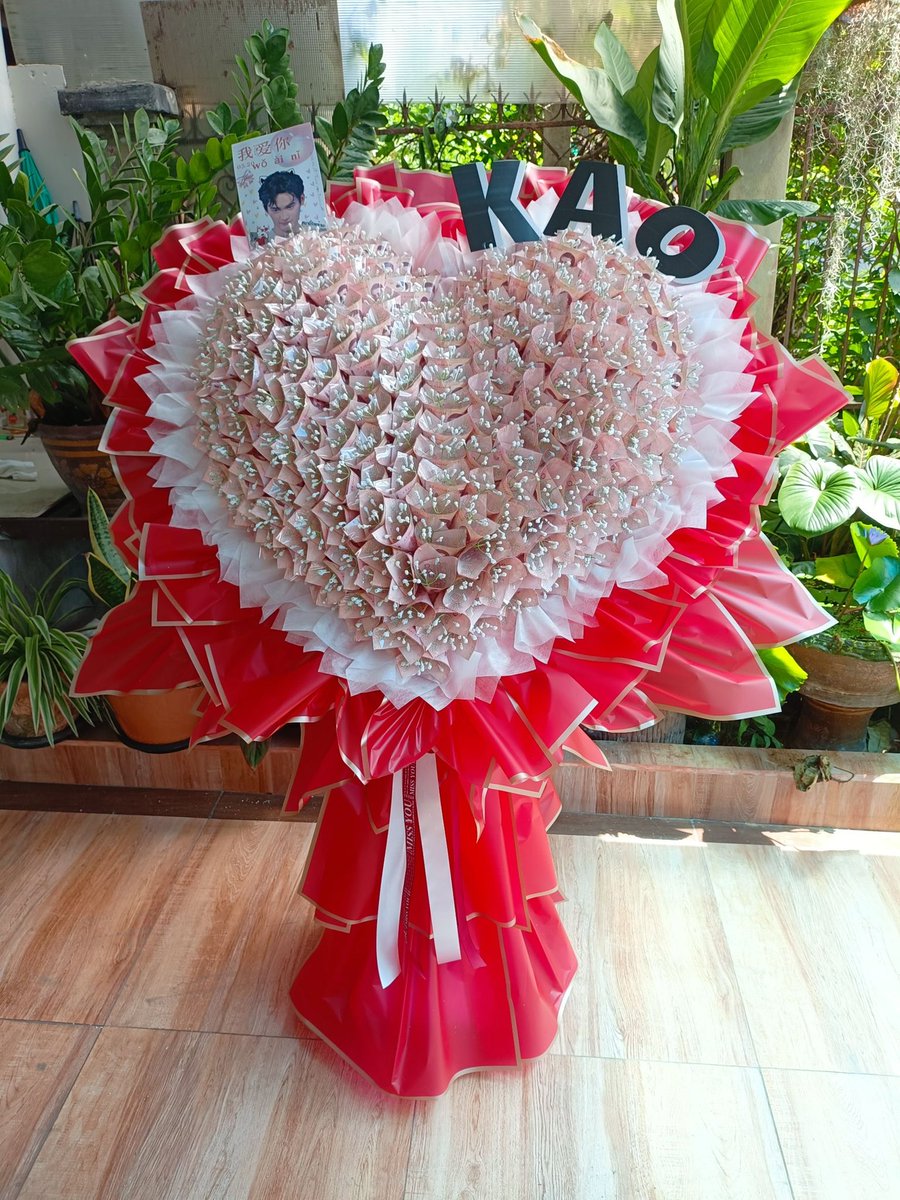 PunnadaF's tweet photo. Happy 520 Chinese Love Day Gifts

Special thanks to KAO lovely fan club for choosing us to make beautiful bouquet for him ka 🖤❤️

#number_9th #งุ้งงิ้งๆของนพเก้า https://t.co/pD00FejWN6
