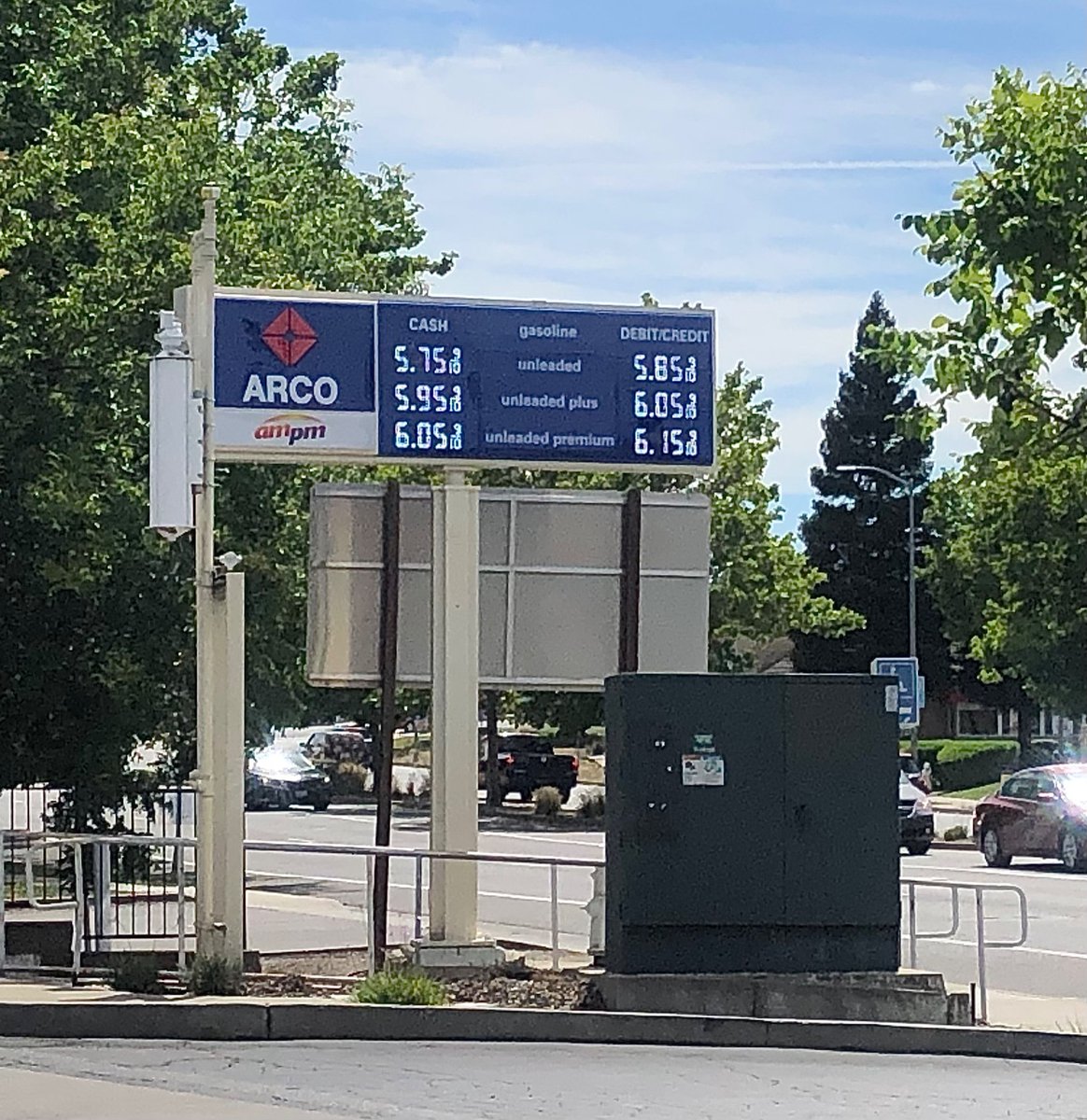 EquusAmerican's tweet photo. Meanwhile 5/15 in California. We have the capability to be energy independent yet the liberals opt to purchase oil in the middle east supporting humanitarian terror. Build Back Better clown world. #letsgobrandon #gasprices #california #gavinnewson #inflation #america https://t.co/Ugemk8bnDG