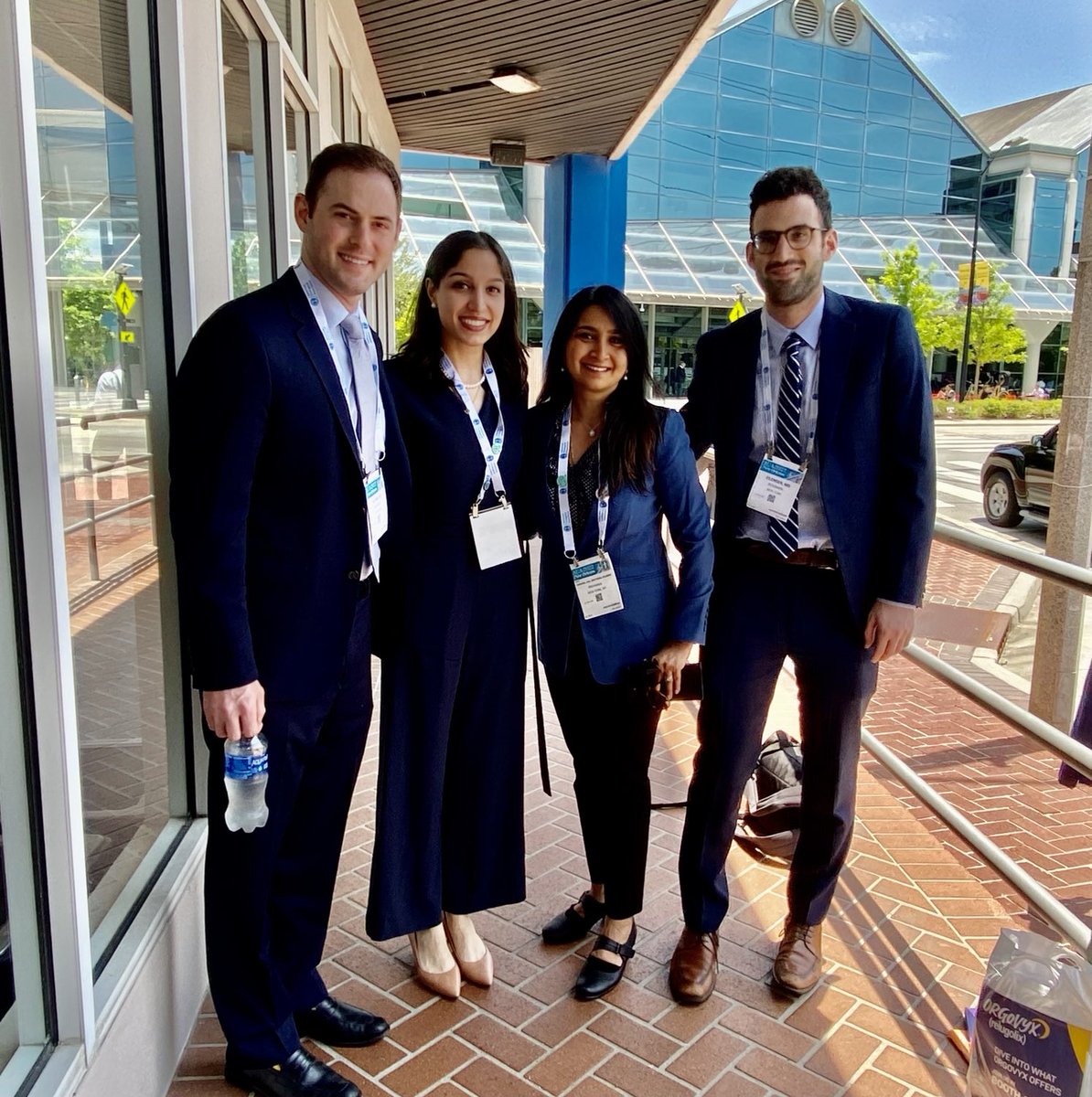 Priyank03581152's tweet photo. A Resident special post!! Looking good ⁦ team!! With ⁦@AshTewariMD⁩ @DrAndrewKatims⁩ ⁦@UroRazzleDazzle⁩ ⁦@benjamineilend1⁩ #AUA22 https://t.co/8INDkrOuE6