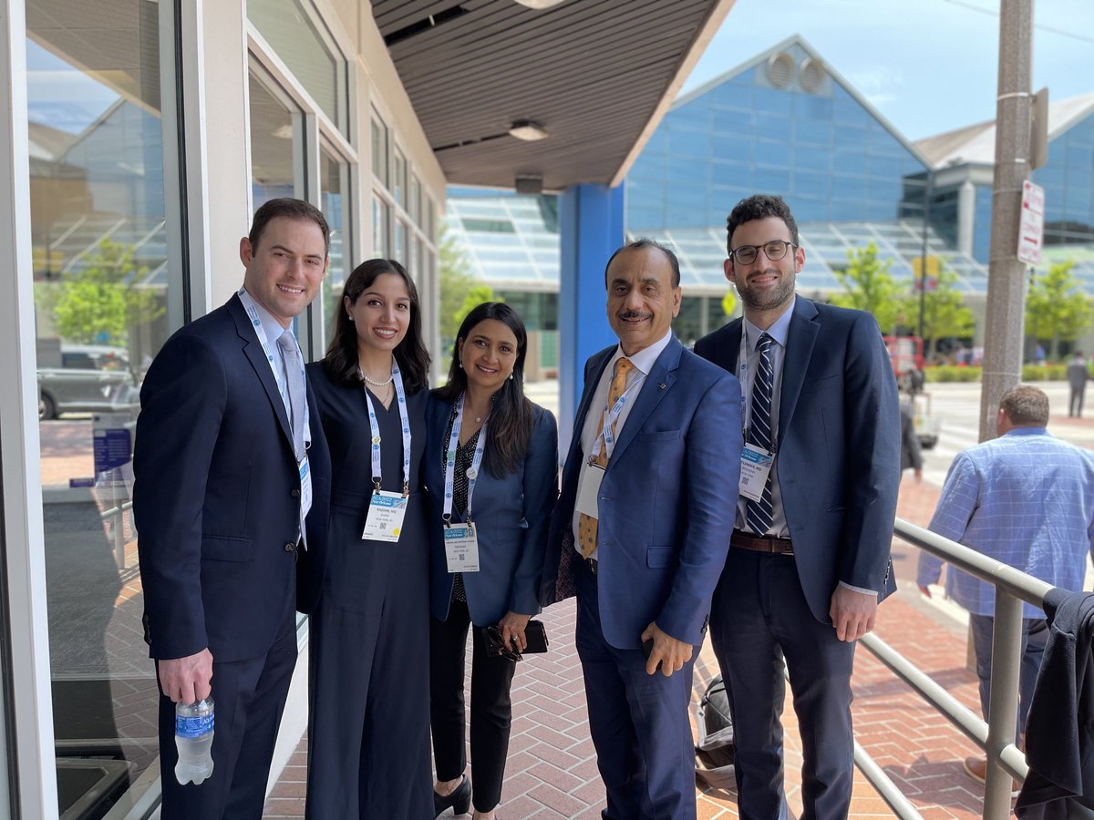 Priyank03581152's tweet photo. A Resident special post!! Looking good ⁦ team!! With ⁦@AshTewariMD⁩ @DrAndrewKatims⁩ ⁦@UroRazzleDazzle⁩ ⁦@benjamineilend1⁩ #AUA22 https://t.co/8INDkrOuE6