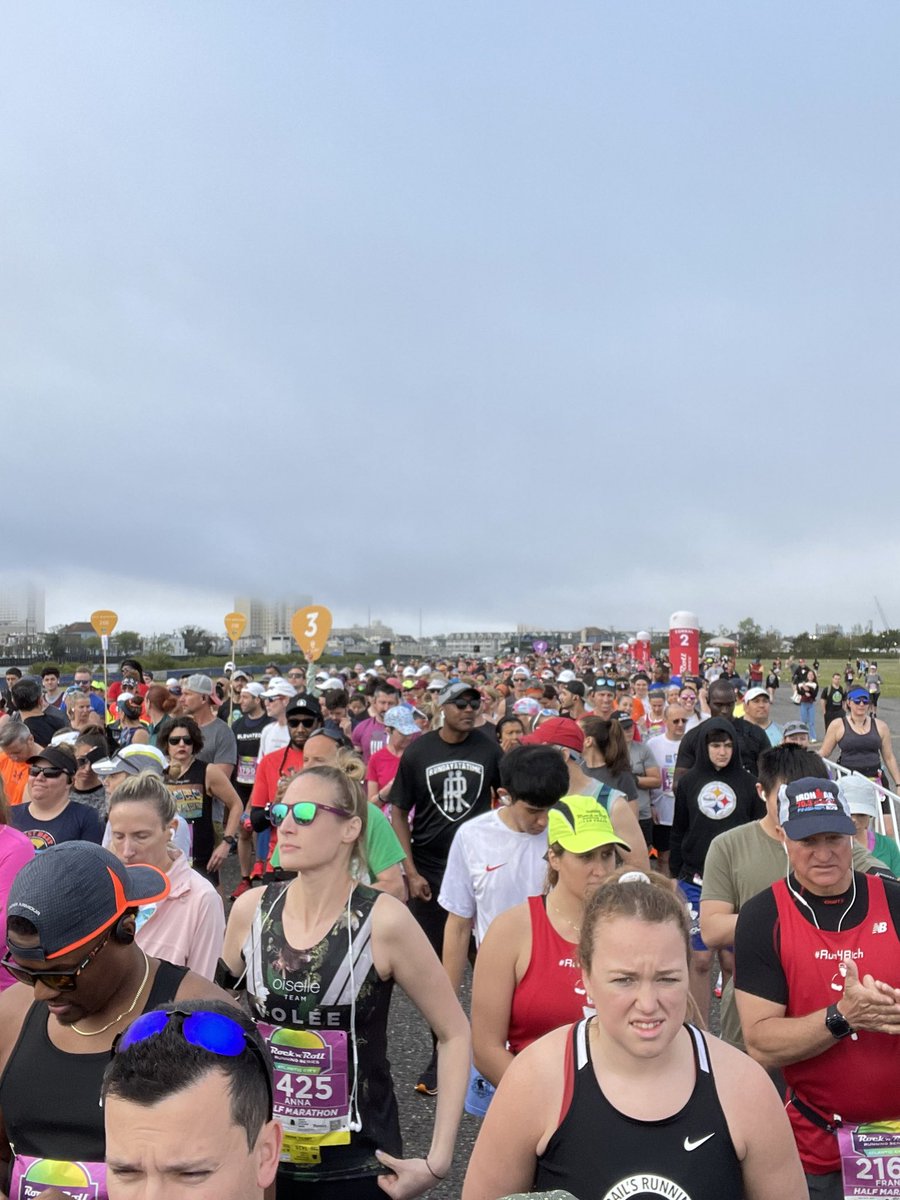 MatthewEstrem's tweet photo. First Half Marathon race…check #rocknrollhalfmarathon #atlanticcity https://t.co/poynHslTau