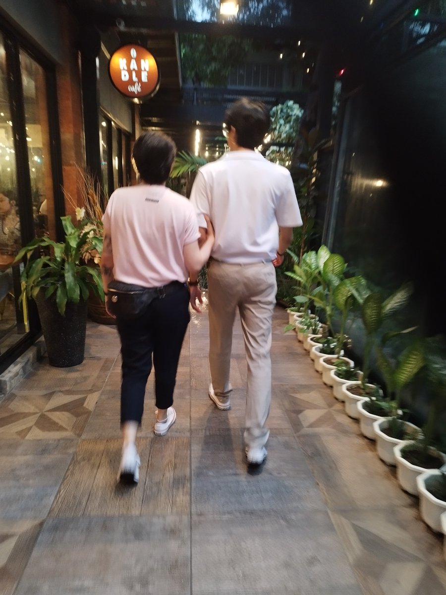 mitokaiXYZ's tweet photo. Ang mama nyo, maniningil ng utang. @eska_nft this is the new loveteam. #ESKAImeta https://t.co/qH0Bg75r3Q