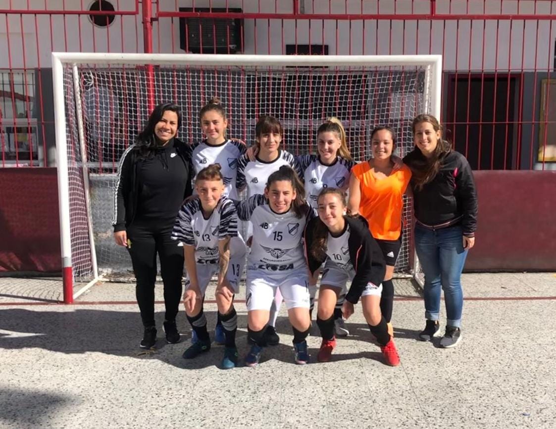 AllBoysBafi's tweet photo. Las chicas visitaron por la fecha 8 del torneo de @bafi_futsal a @LuroBafi

6ta perdió 4 a 2
5ta perdió 9 a 1
4ta ganó 2 a 0
3ra ganó 1 a 0
Reserva perdió 3 a 0
1ra ganó 4 a 2 https://t.co/oShYtI3gKC