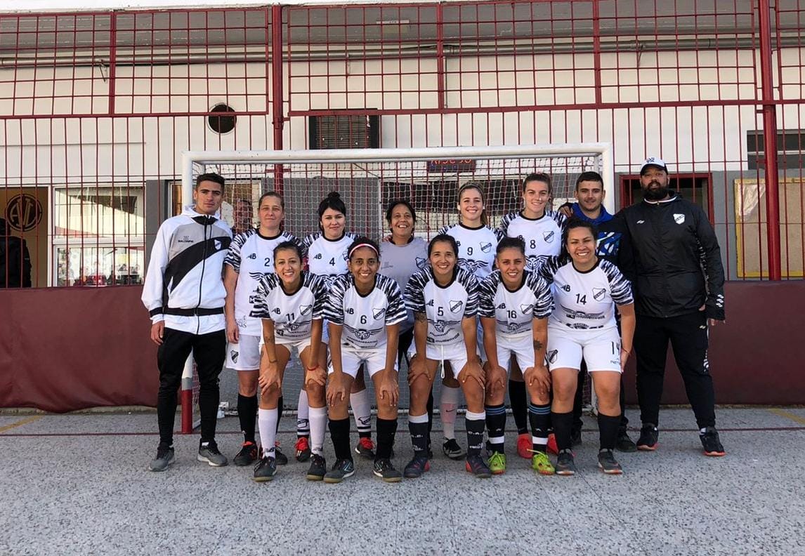 AllBoysBafi's tweet photo. Las chicas visitaron por la fecha 8 del torneo de @bafi_futsal a @LuroBafi

6ta perdió 4 a 2
5ta perdió 9 a 1
4ta ganó 2 a 0
3ra ganó 1 a 0
Reserva perdió 3 a 0
1ra ganó 4 a 2 https://t.co/oShYtI3gKC