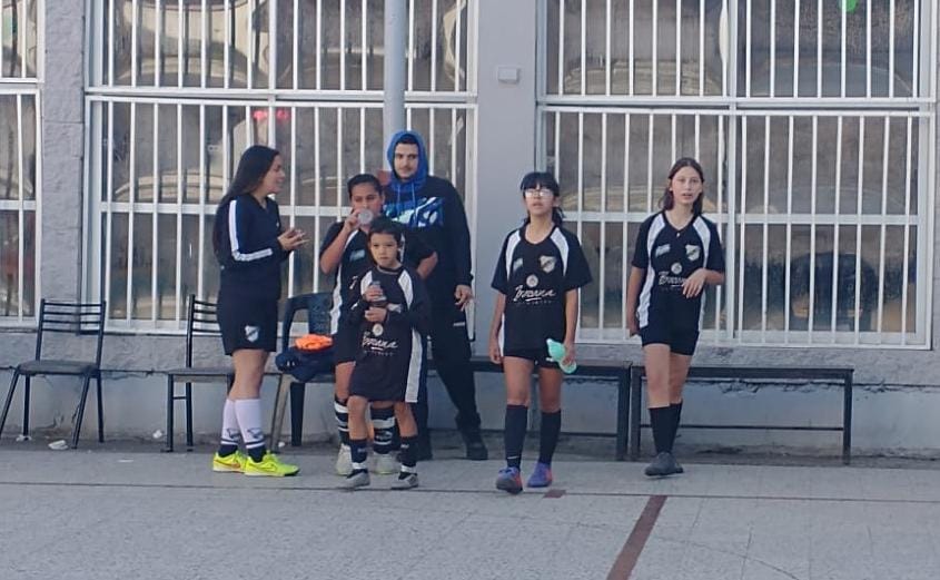 AllBoysBafi's tweet photo. Las chicas visitaron por la fecha 8 del torneo de @bafi_futsal a @LuroBafi

6ta perdió 4 a 2
5ta perdió 9 a 1
4ta ganó 2 a 0
3ra ganó 1 a 0
Reserva perdió 3 a 0
1ra ganó 4 a 2 https://t.co/oShYtI3gKC