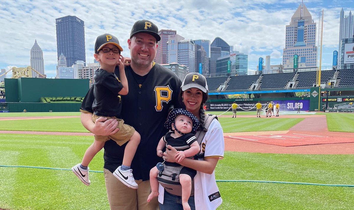 MattJMillerMD's tweet photo. Thanks to the @Pirates for hosting Breast Cancer Awareness Day. Catching the first pitch from the daughter of a survivor was an honor.
Thanks also to Robbie & @attsportsnetpit for providing a platform to discuss breast health.
@AHNtoday @AHNImaging #endtheconfusion #startat40 https://t.co/IEIpY24yCX