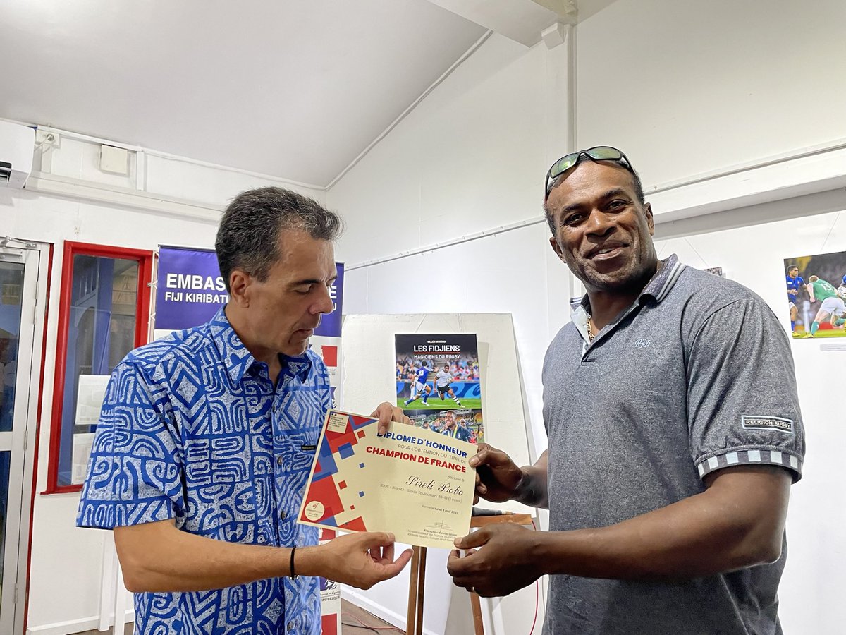 ViliSatala's tweet photo. #Bonjour &amp; #Bula! Spent the day settling in and walking around to get familiar with the weather here. #Toulouse is warm! There are more than 200 #Fijians playing #rugby in France like @BSeremaia and Sireli Bobo used to! Check This book out at @ambafrancefj 
#FijiRugby7s #Fiji https://t.co/u1keCs8GEo