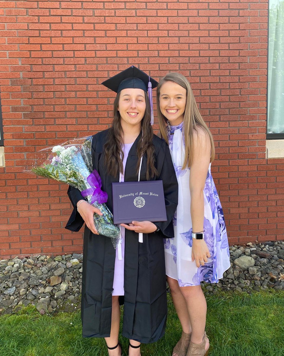 Maddie_Waggs's tweet photo. First Generation College Graduate 💜🖤🎓 https://t.co/r8Z7N7B2YN