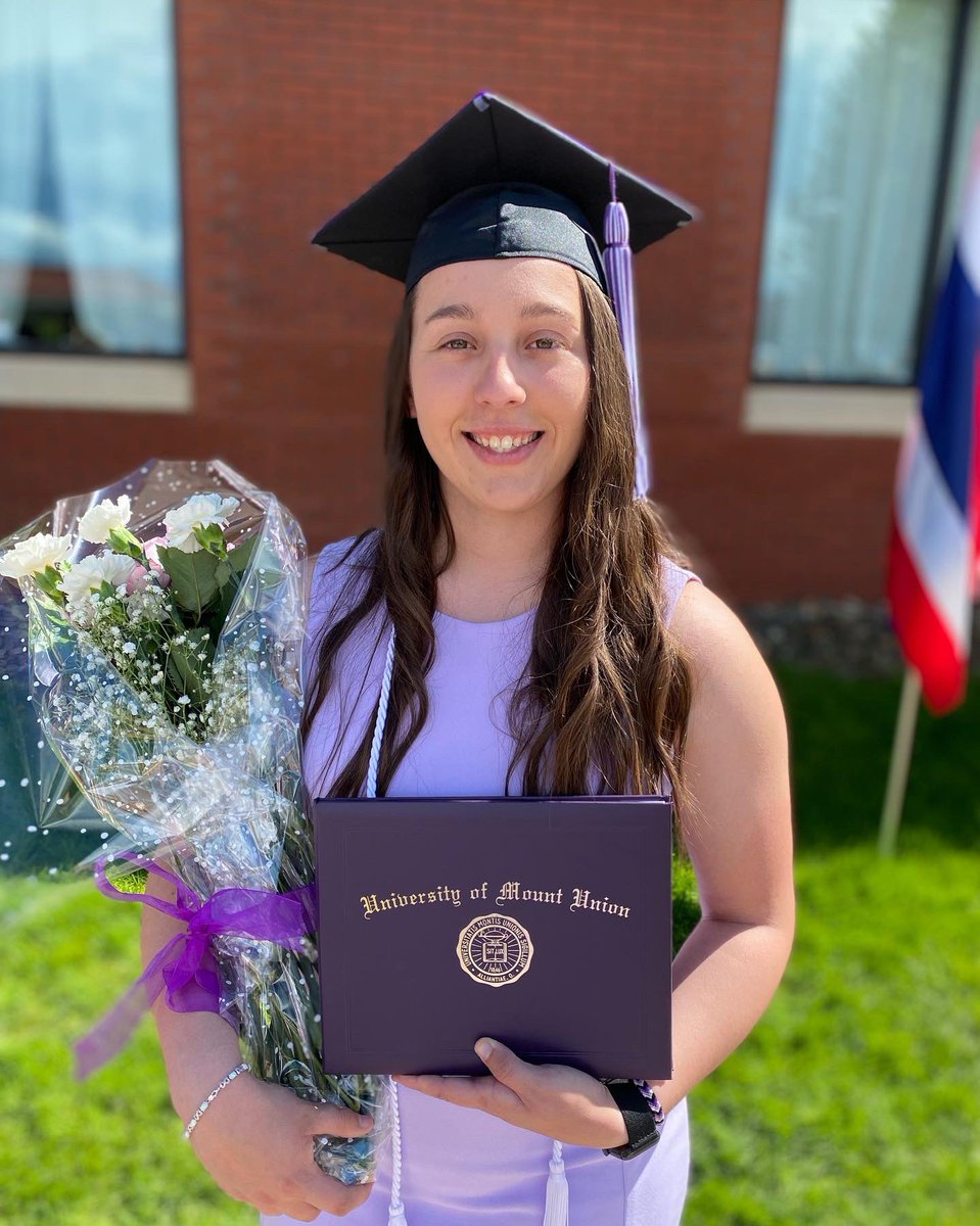 Maddie_Waggs's tweet photo. First Generation College Graduate 💜🖤🎓 https://t.co/r8Z7N7B2YN