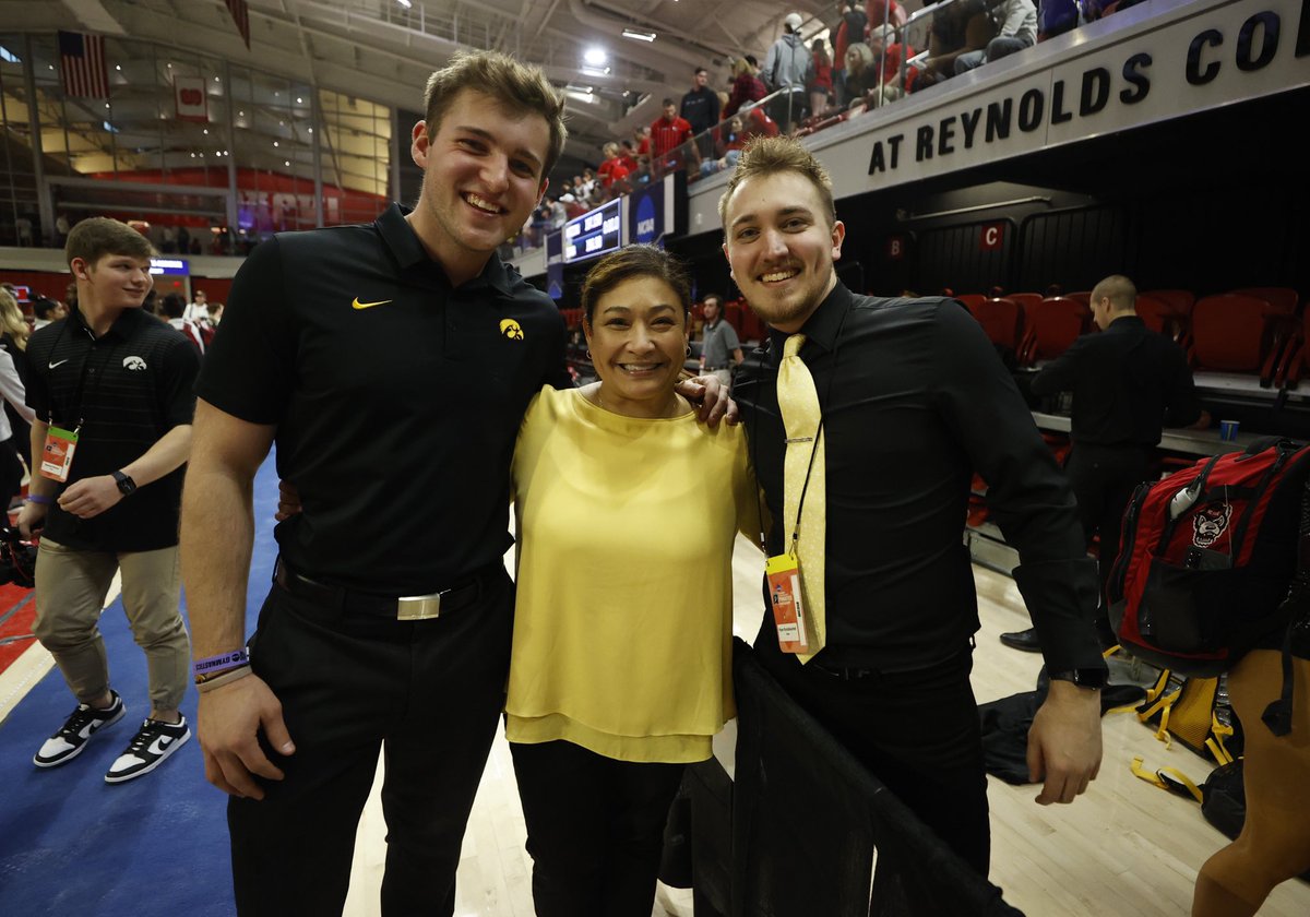 IowaGymnastics's tweet photo. 𝘼𝙇𝙒𝘼𝙔𝙎 𝘼 𝙃𝘼𝙒𝙆𝙀𝙔𝙀!

@carterdoctorman https://t.co/ew5sURLcBJ