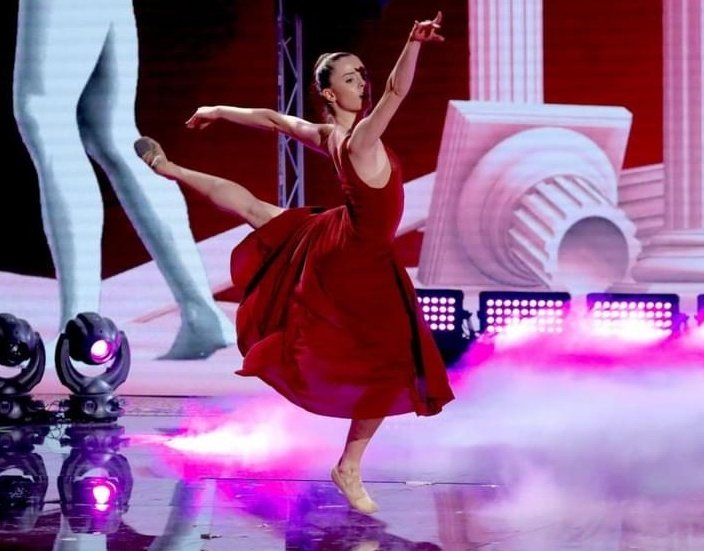 Mikrokosmos_LY's tweet photo. Ringraziamo la Celentano per averci dato la possibilità di ammirare questi due TALENTI💖
#Amici21 https://t.co/DD7hNrMDP4