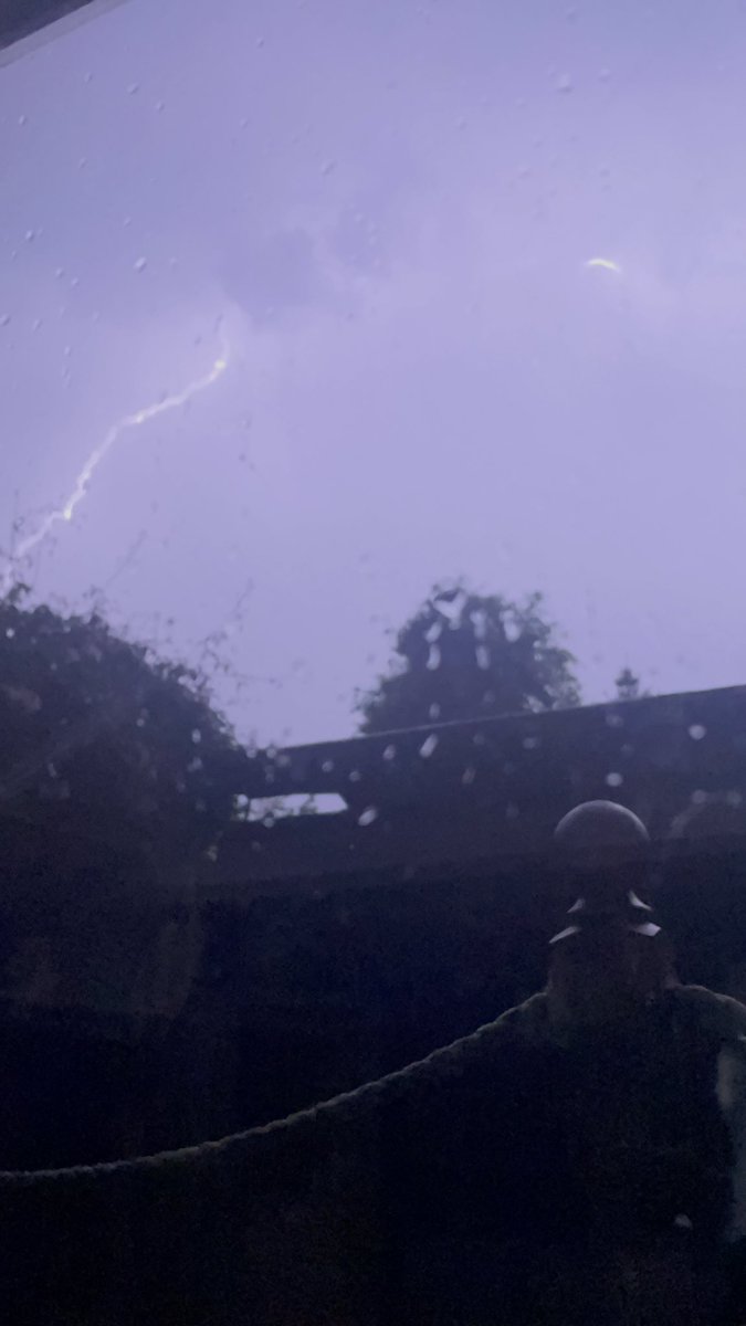hankaban's tweet photo. Wow what a storm passing over #Dorchester this evening! @bbcweather @metofficestorms 
#storms #thunder #lightening https://t.co/YmBAYKa6dx