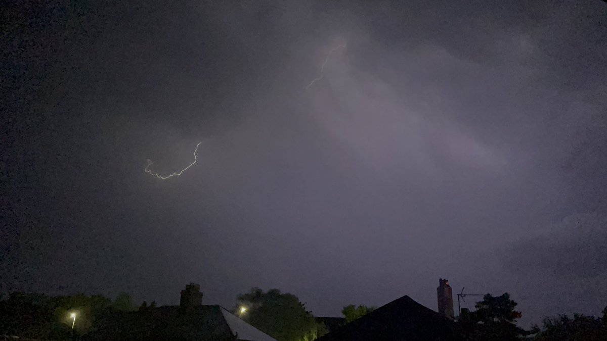 hankaban's tweet photo. Wow what a storm passing over #Dorchester this evening! @bbcweather @metofficestorms 
#storms #thunder #lightening https://t.co/YmBAYKa6dx