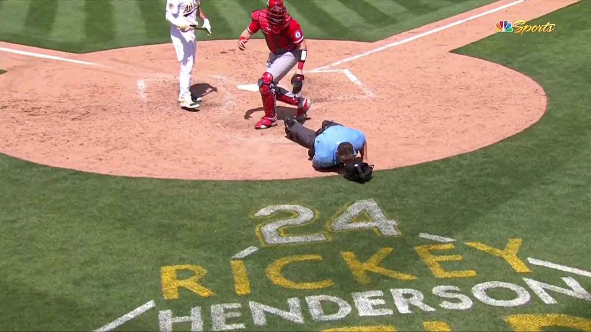 海外の反応 悲報 大谷さんの試合で アンパイアの顔面に続け様にボールがヒットで交代 安らかに眠れ 大谷翔平 海外の反応 悲報 大谷さんの試合で アンパイアの顔面に続け様にボールがヒットで交代 安らかに眠れ 大谷翔平