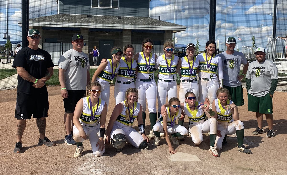 NEStorm_Buster's tweet photo. 1st place! Nebraska Storm Buster 14U takes home the gold in the York School’s Out For Summer Tournament! https://t.co/Qz333nDELQ