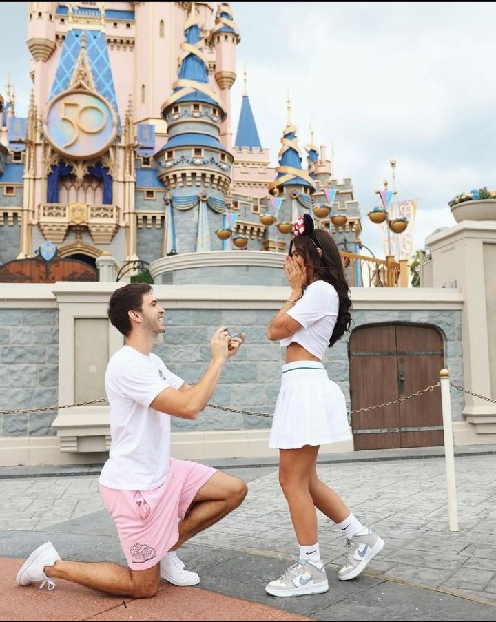 dudasrm's tweet photo. sim, existe amor em Orlando, e existirá em todos os lugares 🥺🥰 https://t.co/zbE25tpjoh