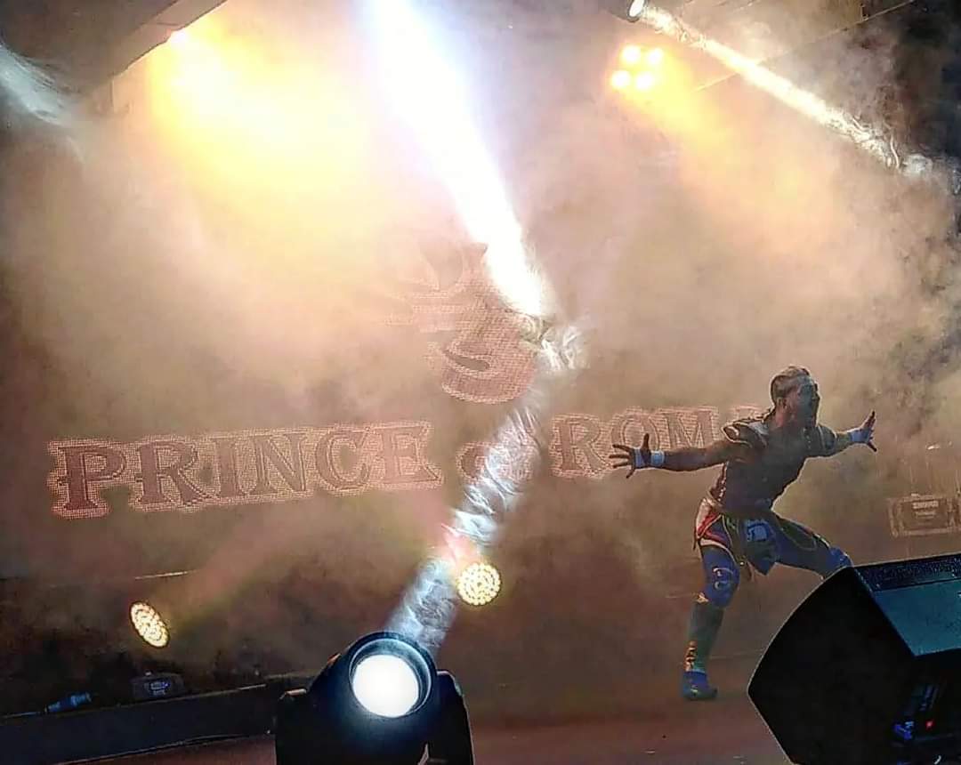 D3Roma's tweet photo. ✒️ It's hard to describe in words the emotions that I felt to wrestle at home #Roma 🏛🇮🇹  after 10 long years.....Priceless ‼️
Vi Voglio Bene ❤️   @EPWofficial https://t.co/SZLhHXSOvA