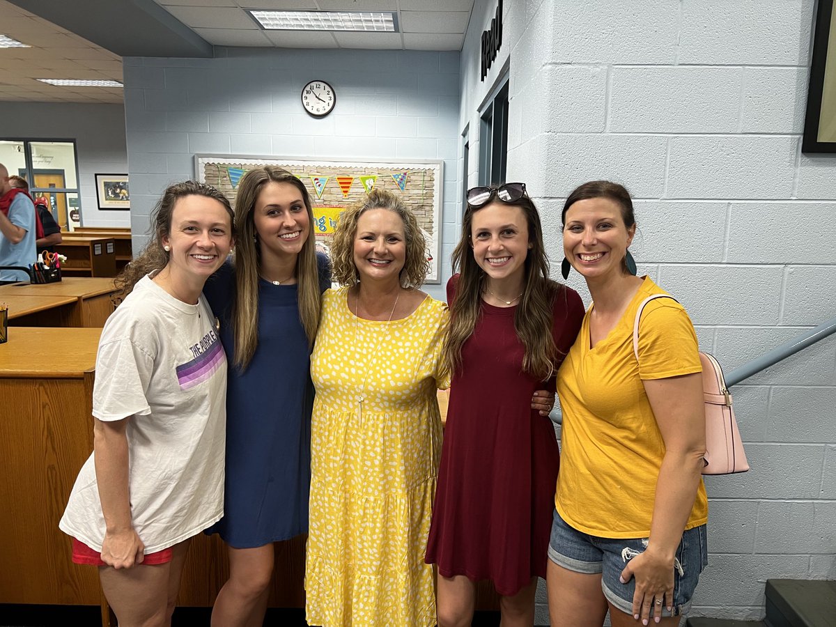 Such a wonderful day celebrating memories ⁦<a href="/RichPondElement/">Rich Pond Elementary</a>⁩ ❤️ These young ladies have a special place in my heart!! #onceabulldog #alwaysabulldog #richhistory #brightfuture