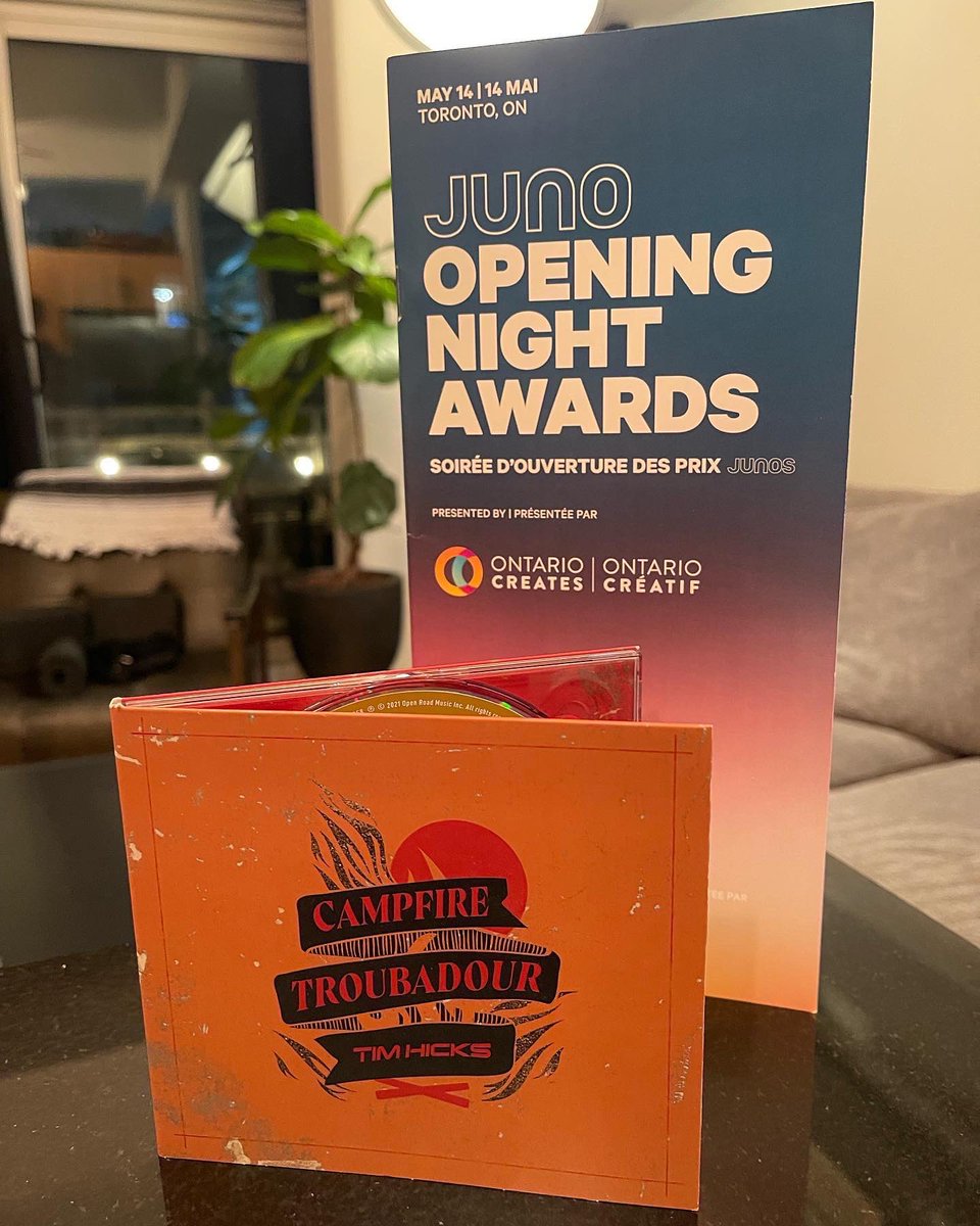 MrSocialTalk's tweet photo. Grateful to be here 🎶 #JUNOS

@TheJUNOAwards @timhicksmusic #JUNOAwards #CampfireTroubadour #TimHicks #CountryAlbumoftheYear https://t.co/qRBm0GgPHb
