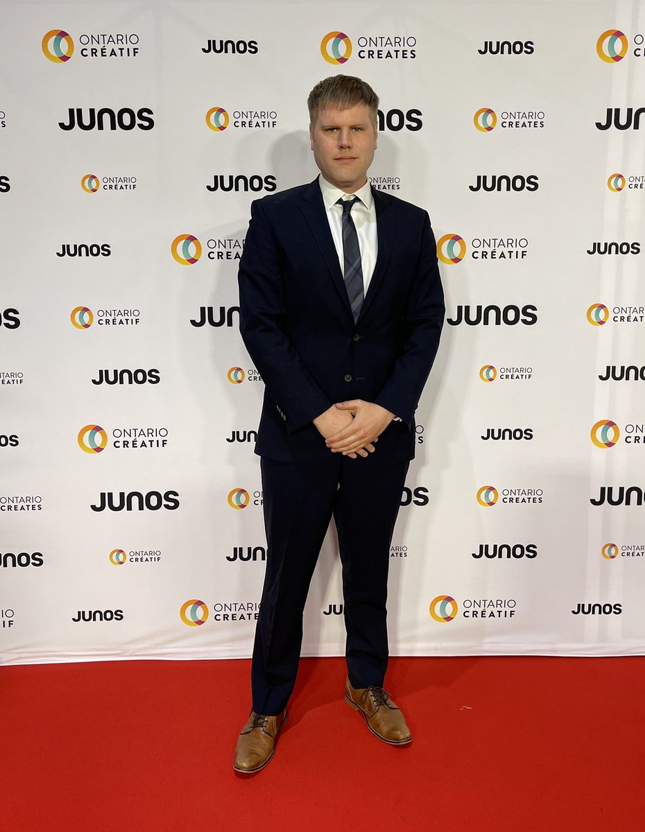 MrSocialTalk's tweet photo. Grateful to be here 🎶 #JUNOS

@TheJUNOAwards @timhicksmusic #JUNOAwards #CampfireTroubadour #TimHicks #CountryAlbumoftheYear https://t.co/qRBm0GgPHb