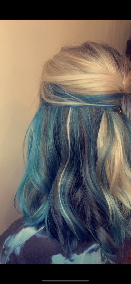 minminb01's tweet photo. Loving the blue hair for summer! https://t.co/okAPV1kwW8