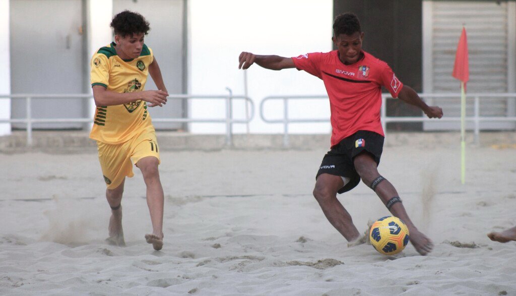 BeachSoccerVen's tweet photo. 👏👏 Venezuela 🇻🇪 sigue disputando partidos amistosos y sumando victorias que ayudan a afinar técnicas previo a la @CopaAmerica ⚽🏖️
Hoy la victoria fue ante #MacutoFC 1️⃣2️⃣ goles a 0️⃣
#BeachSoccerVenezuela #FVF #BeachSoccer #FutbolPlaya https://t.co/sCfiFxfQ9r