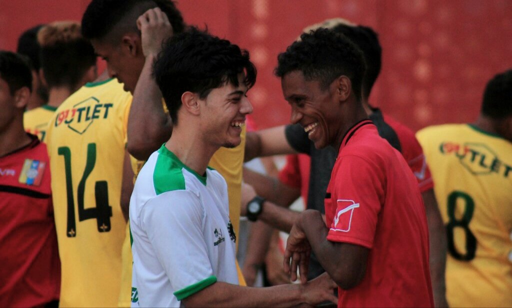 BeachSoccerVen's tweet photo. 👏👏 Venezuela 🇻🇪 sigue disputando partidos amistosos y sumando victorias que ayudan a afinar técnicas previo a la @CopaAmerica ⚽🏖️
Hoy la victoria fue ante #MacutoFC 1️⃣2️⃣ goles a 0️⃣
#BeachSoccerVenezuela #FVF #BeachSoccer #FutbolPlaya https://t.co/sCfiFxfQ9r
