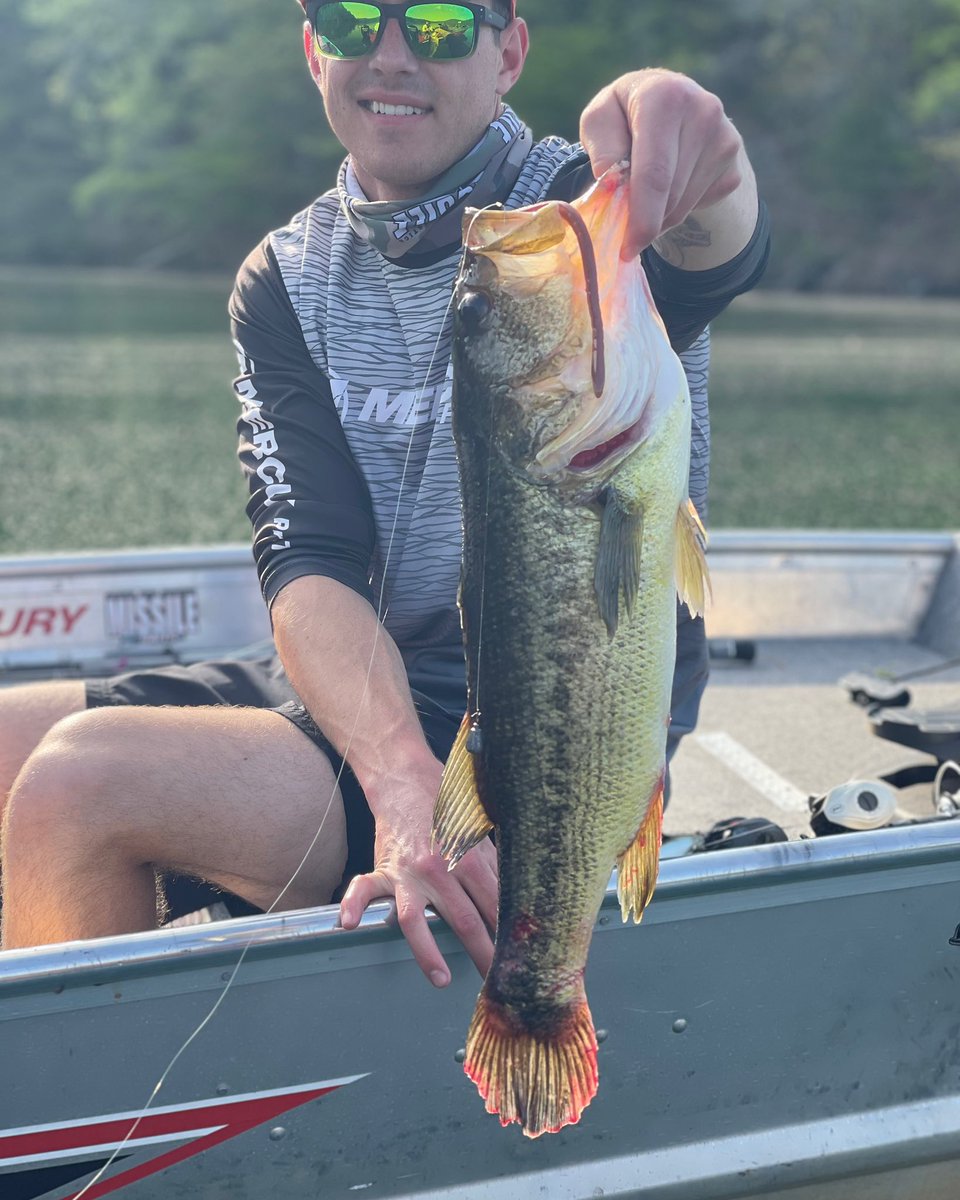 MISSILE_BAITS's tweet photo. The Magic Worm getting those big bites 👀🎣🚀
#missilebaits #magicworm #bassfishing #bigbass #tacklebox https://t.co/UECziC5z8Z