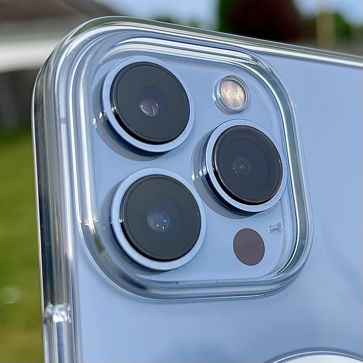 AppleSnob_'s tweet photo. Opinion: I think the #iPhone has the best looking camera bump of any smartphone on the market today.
#Apple #iPhone13 #iPhone13ProMax #iPhone12 #iPhone11ProMax #camerabump https://t.co/nshIQThi7b