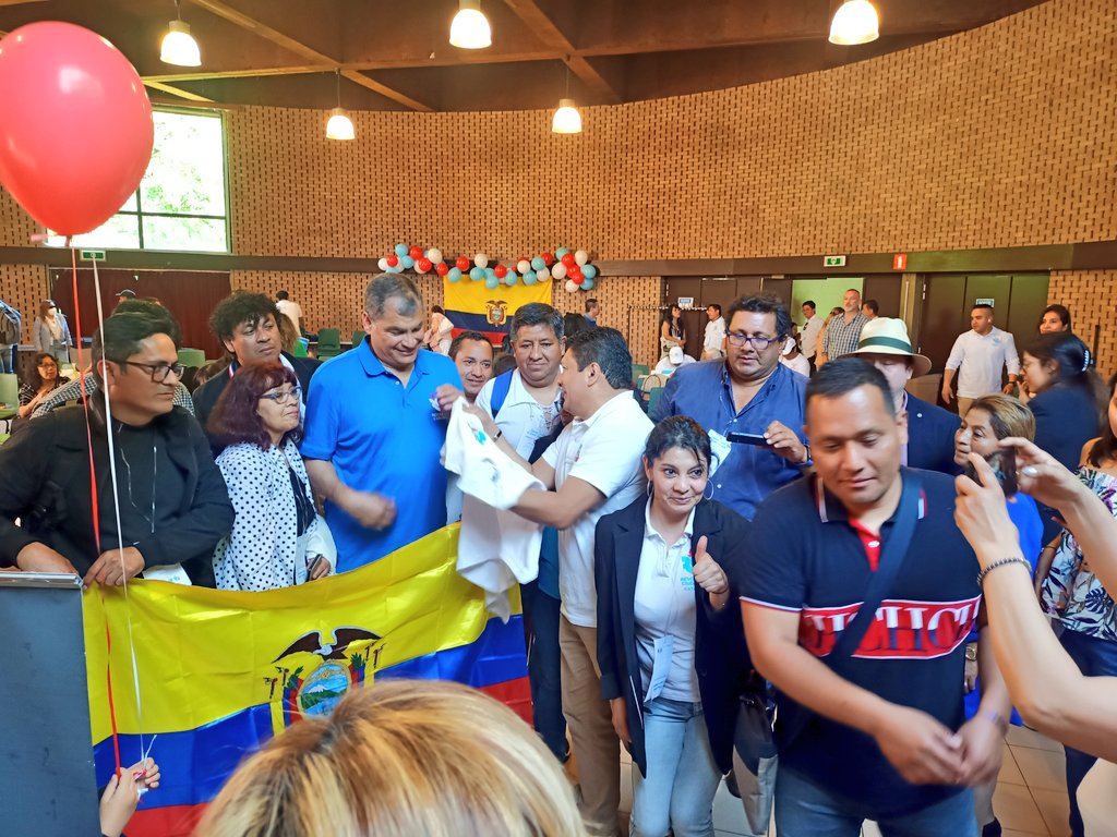 LizandroVivanco's tweet photo. Emotivo encuentro con @MashiRafael y con compañeros de la RC en Europa después de 2 años de pandemia. Renovamos con alegría nuestro compromiso de seguir firmes en pie de lucha para recuperar la Patria. Un abrazo inmenso a los compas de Bélgica. HLVS💪🏼
@RC5Europa
@JuventudesRCE https://t.co/MUbwc0bHZy