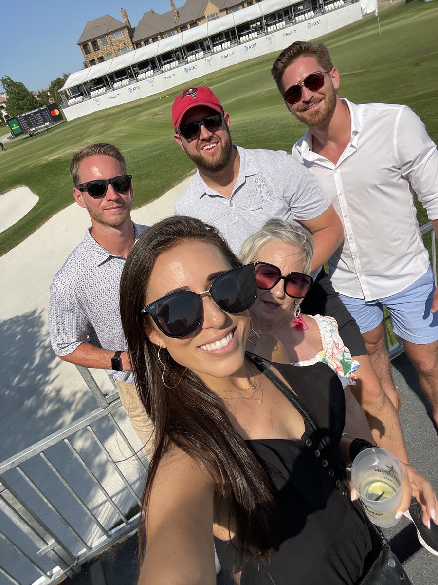 SoniaAzadTV's tweet photo. Wow! Didn’t know we had SO many ⁦@wfaa⁩ fans at the ⁦@attbyronnelson⁩ ⛳️ SO fun! SO hot!! ⁦@wfaaweather⁩ … we were cursing you! #thanksdelkus #wfaa #iamup 🥵 ☀️ https://t.co/7U0hXyVryZ